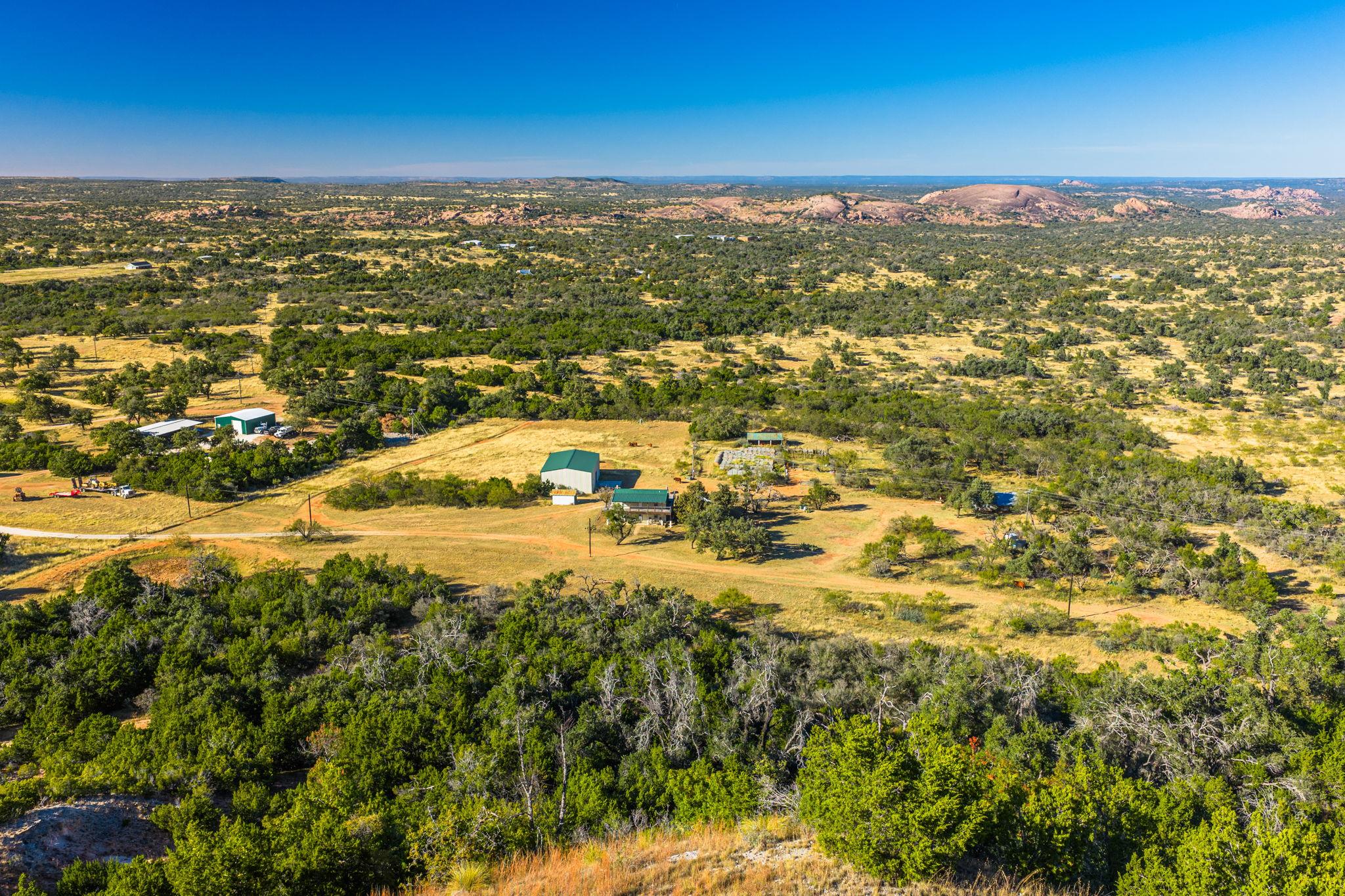 527 Walter Rd, Fredericksburg, TX 78624