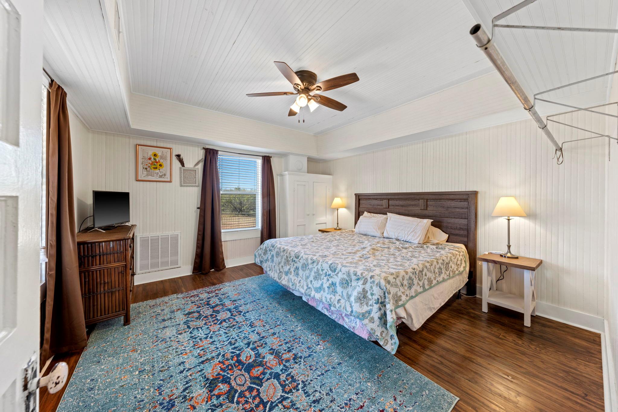 527 Walter Rd, Fredericksburg, TX 78624