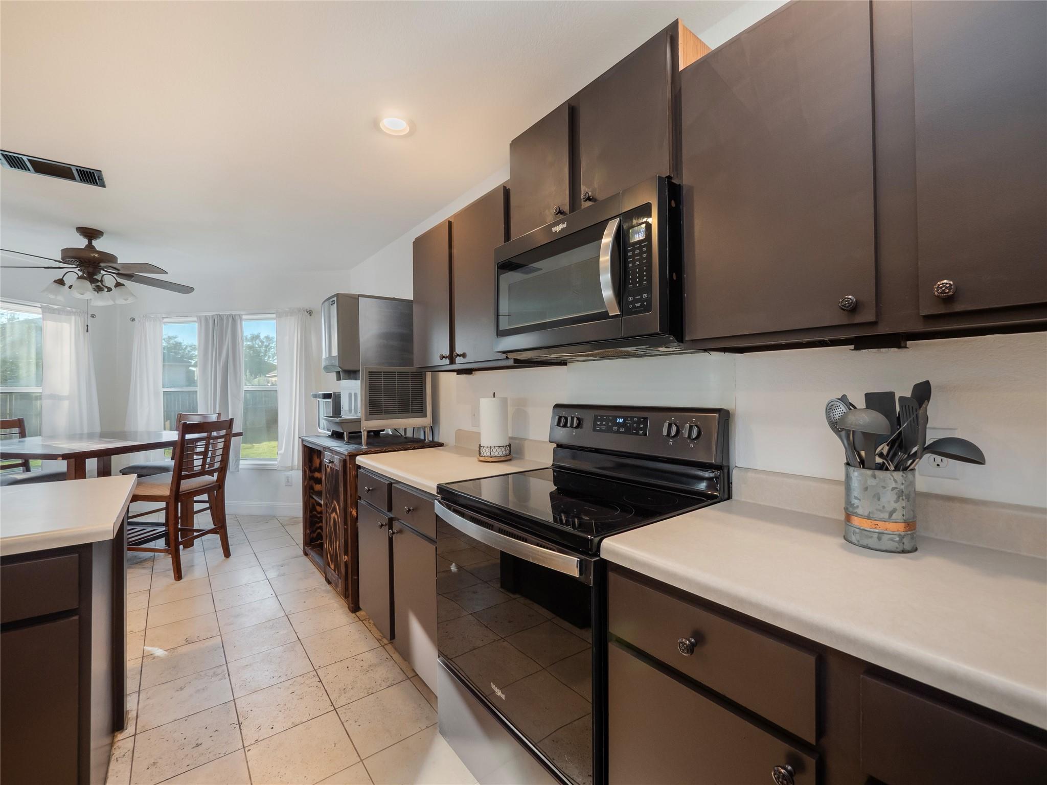 401 Bello Dr, Leander, TX 78641