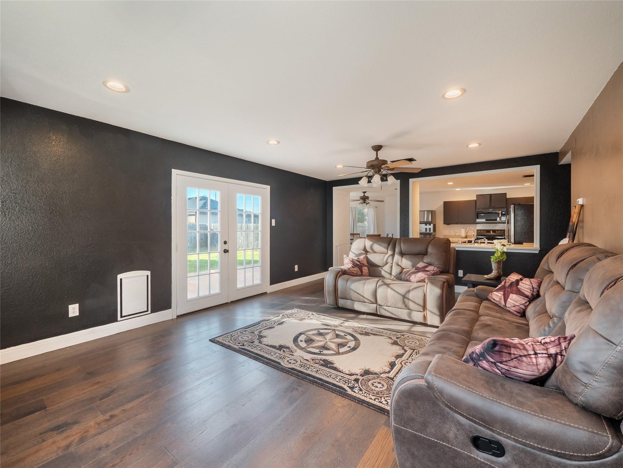 401 Bello Dr, Leander, TX 78641