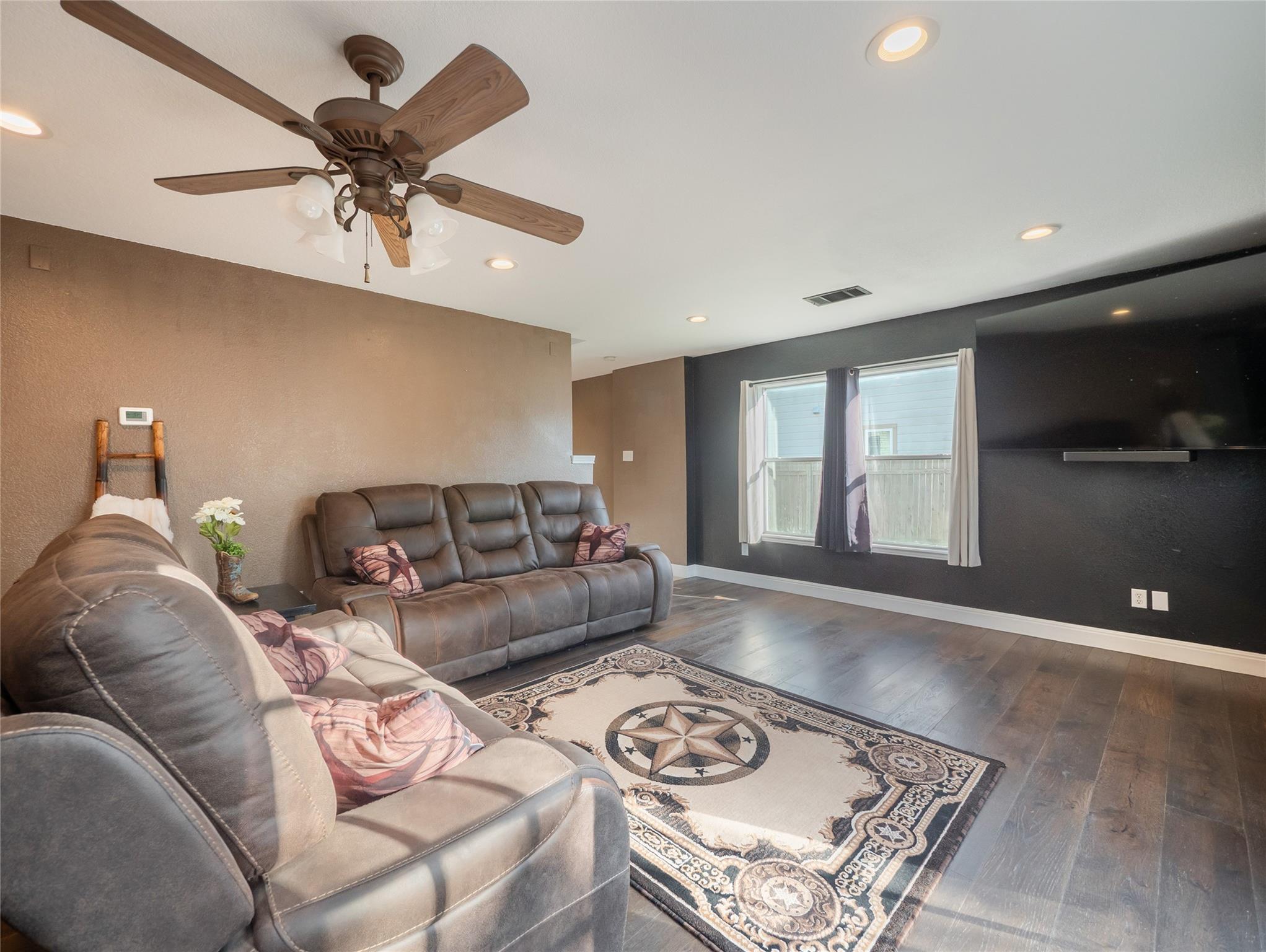 401 Bello Dr, Leander, TX 78641