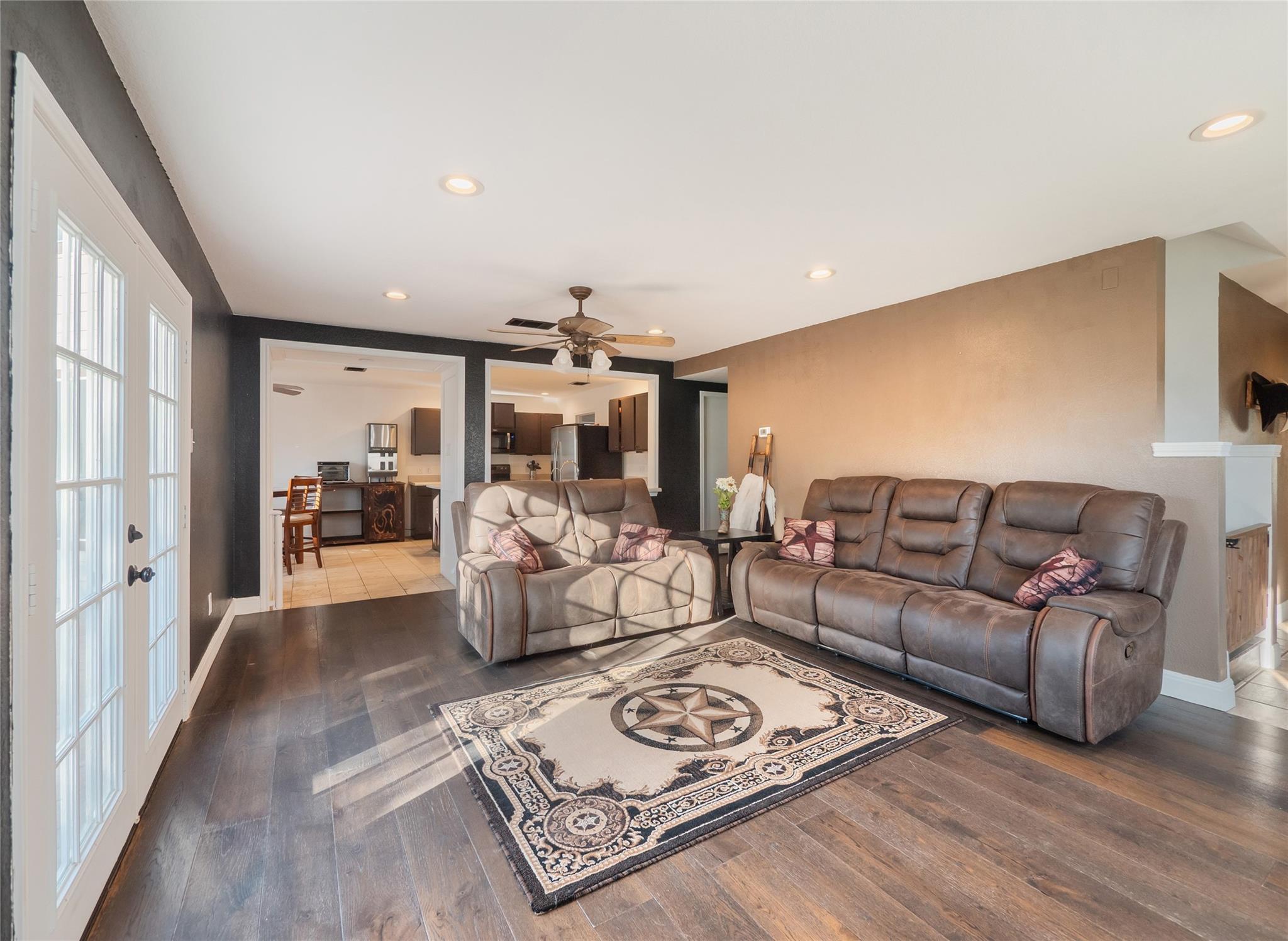 401 Bello Dr, Leander, TX 78641