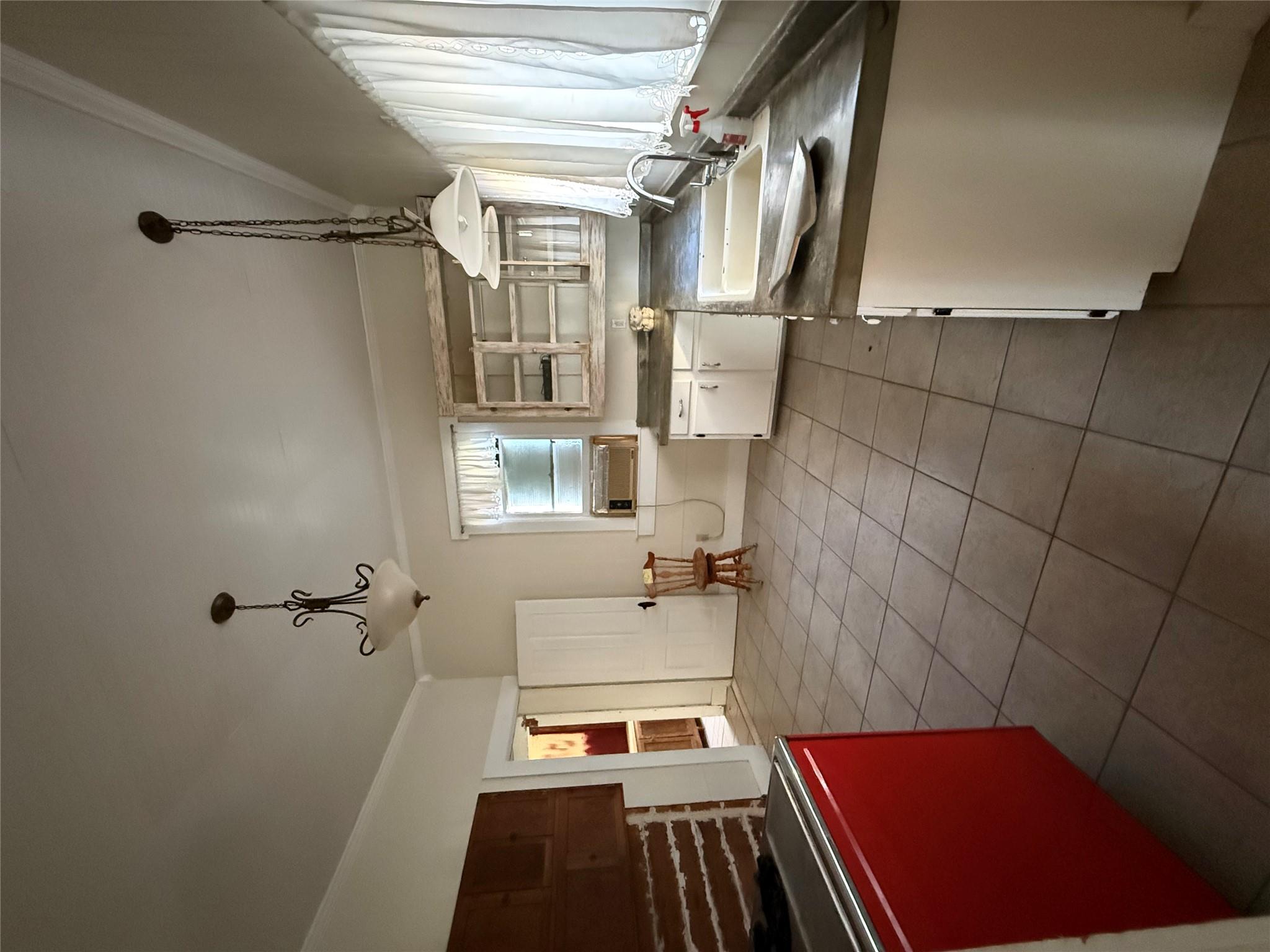 705 Gresham St, Smithville, TX 78957