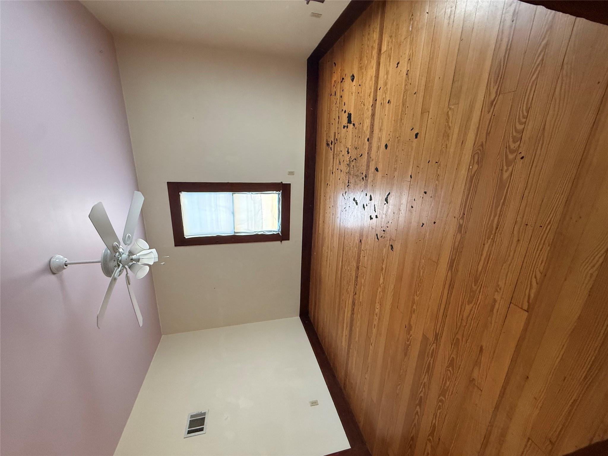 705 Gresham St, Smithville, TX 78957