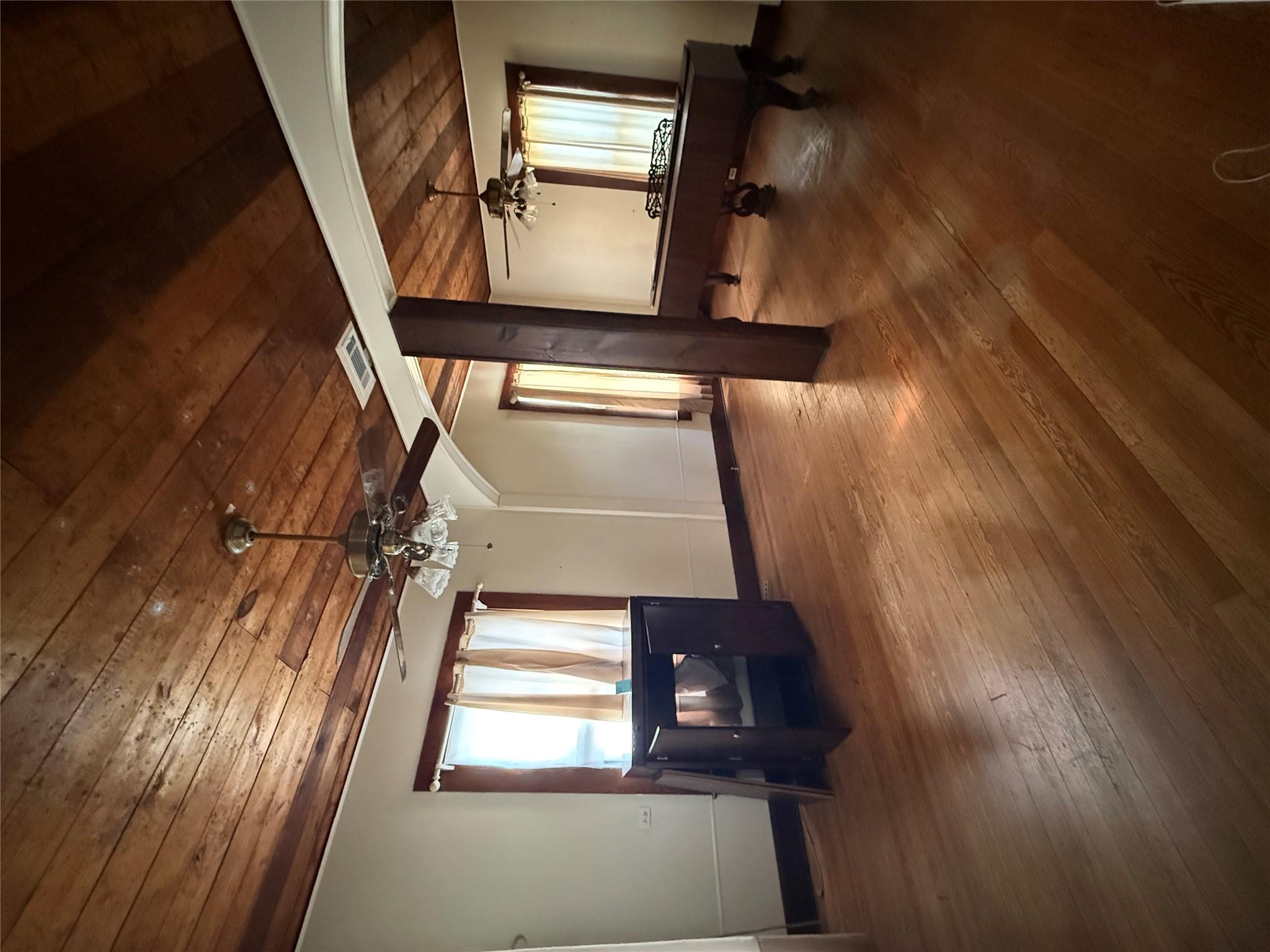 705 Gresham St, Smithville, TX 78957