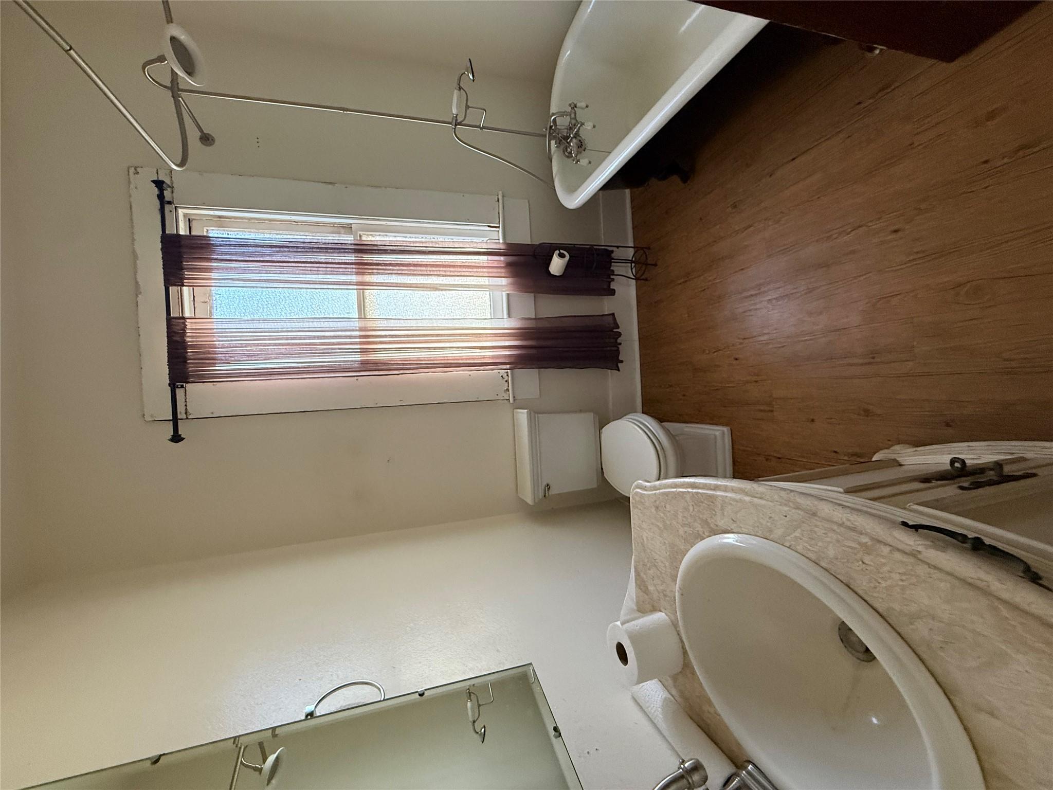 705 Gresham St, Smithville, TX 78957