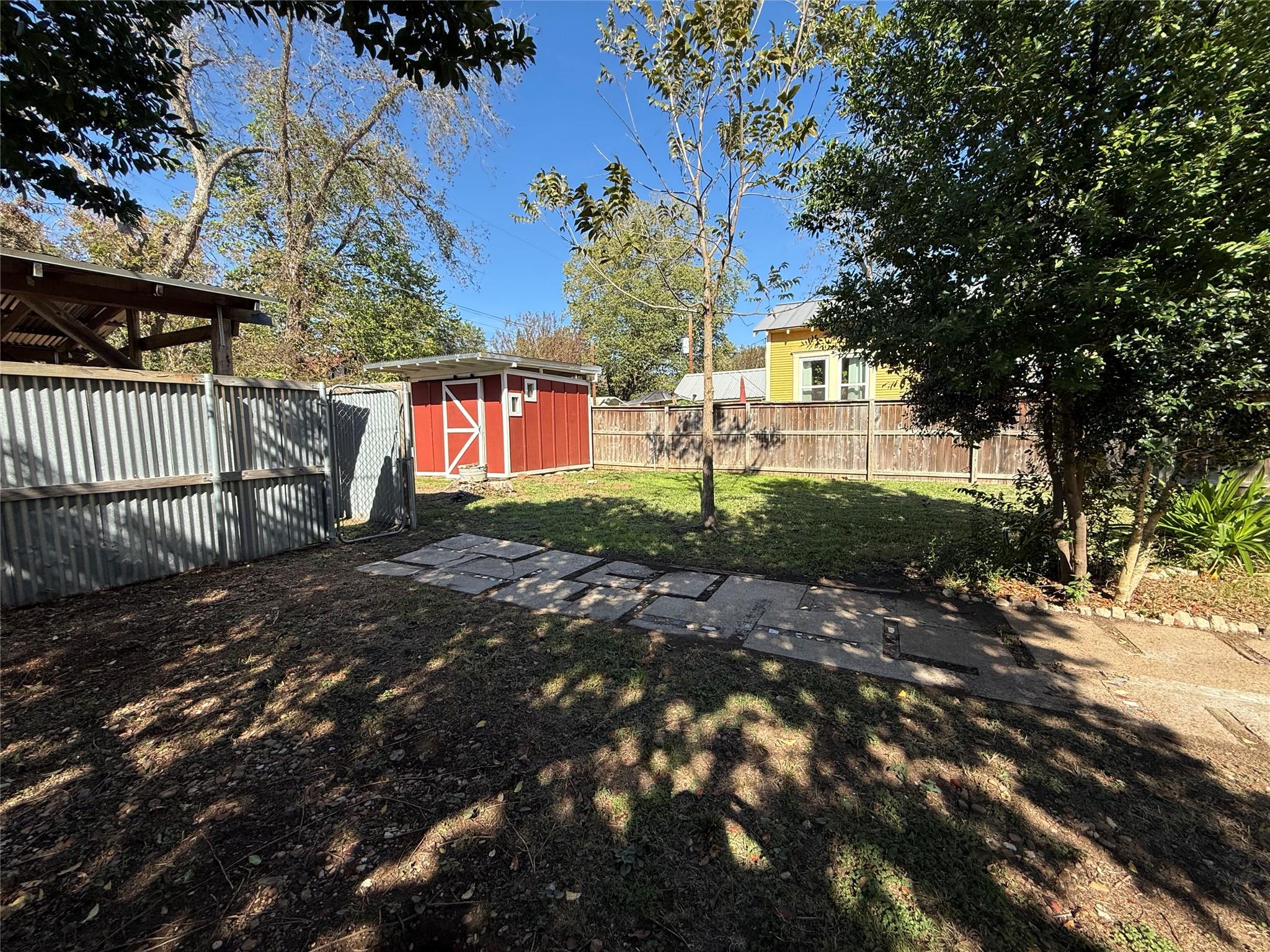 705 Gresham St, Smithville, TX 78957