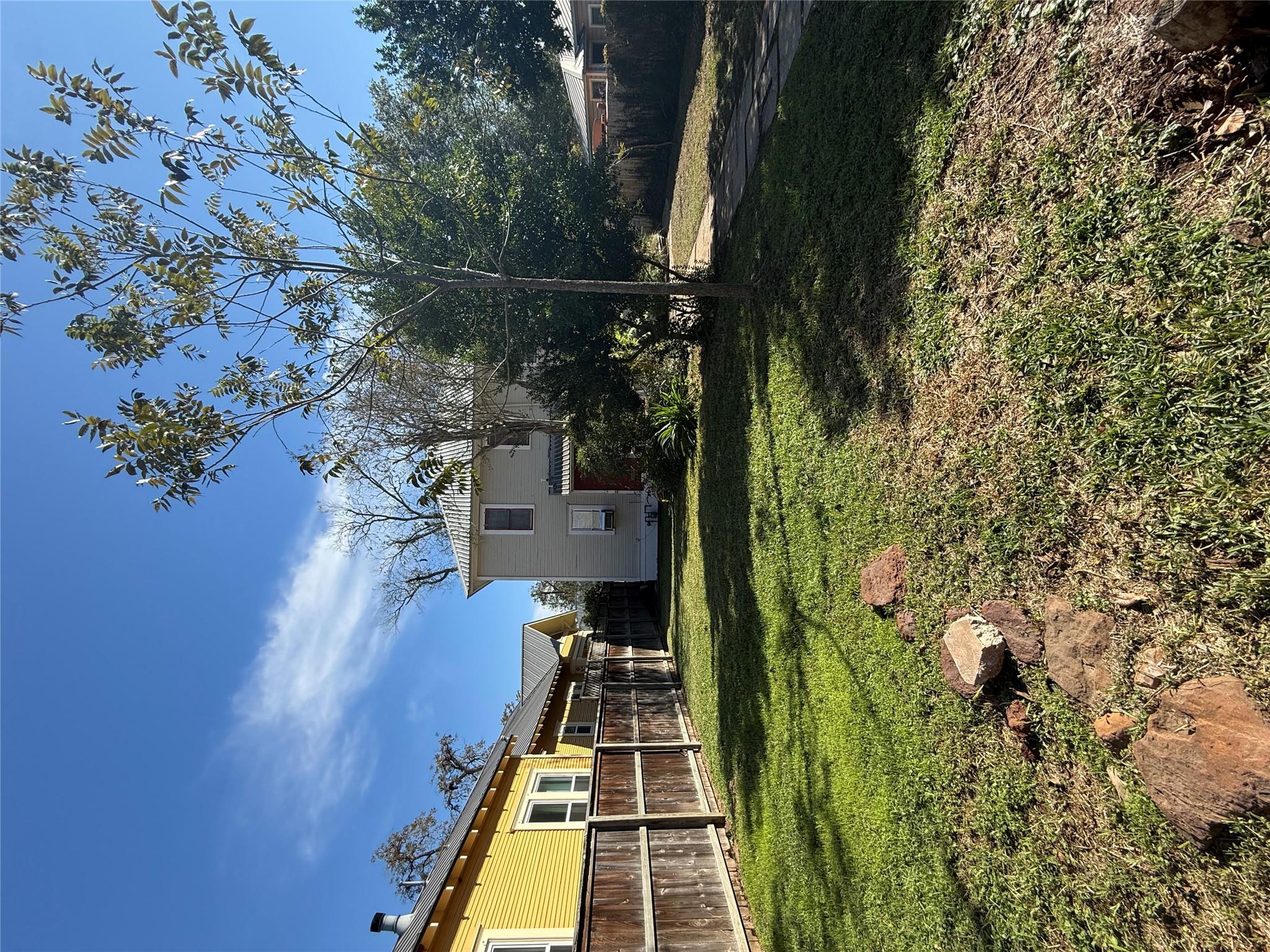 705 Gresham St, Smithville, TX 78957