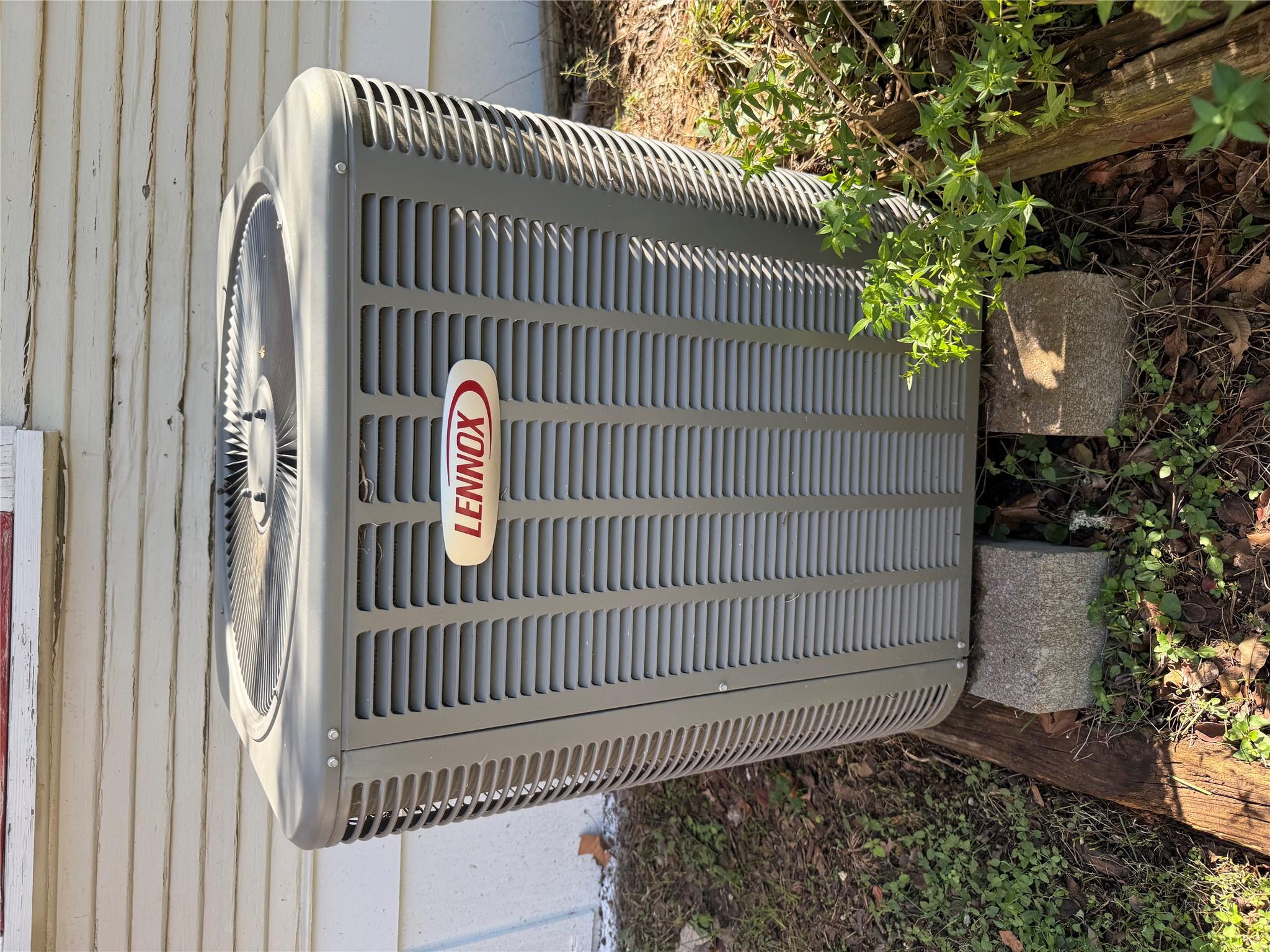 705 Gresham St, Smithville, TX 78957