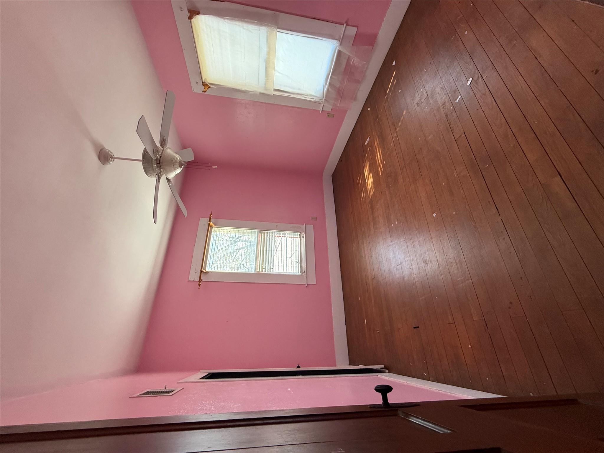 705 Gresham St, Smithville, TX 78957