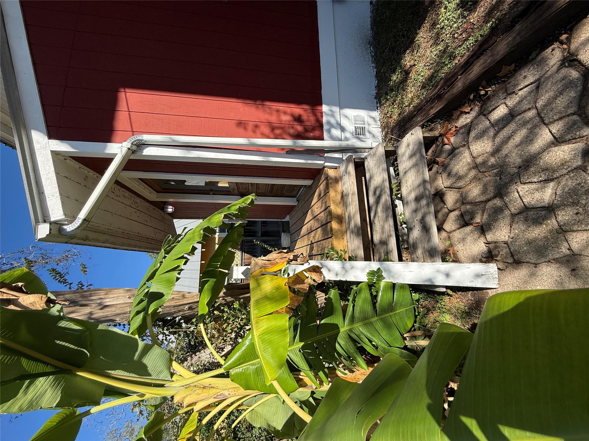 705 Gresham St, Smithville, TX 78957