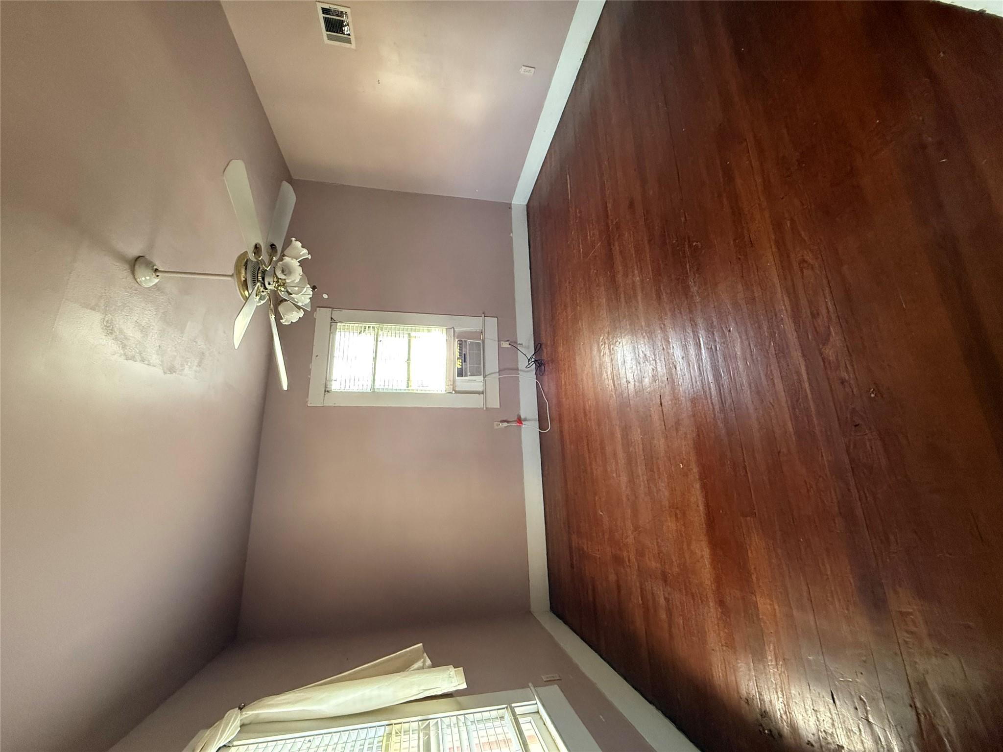 705 Gresham St, Smithville, TX 78957