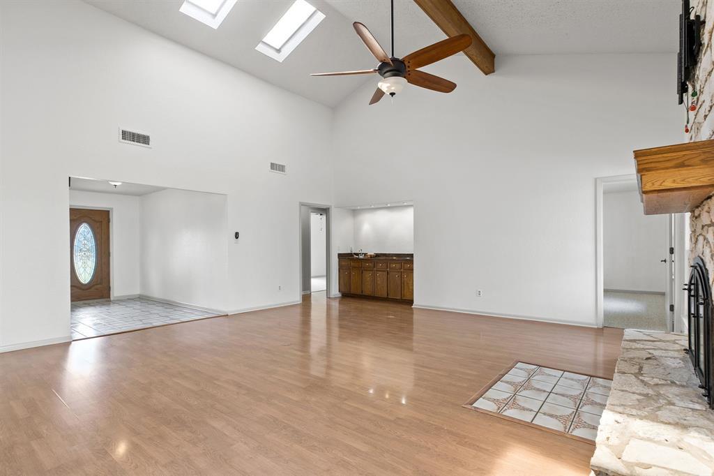 1957 County Road 107, Hutto, TX 78634