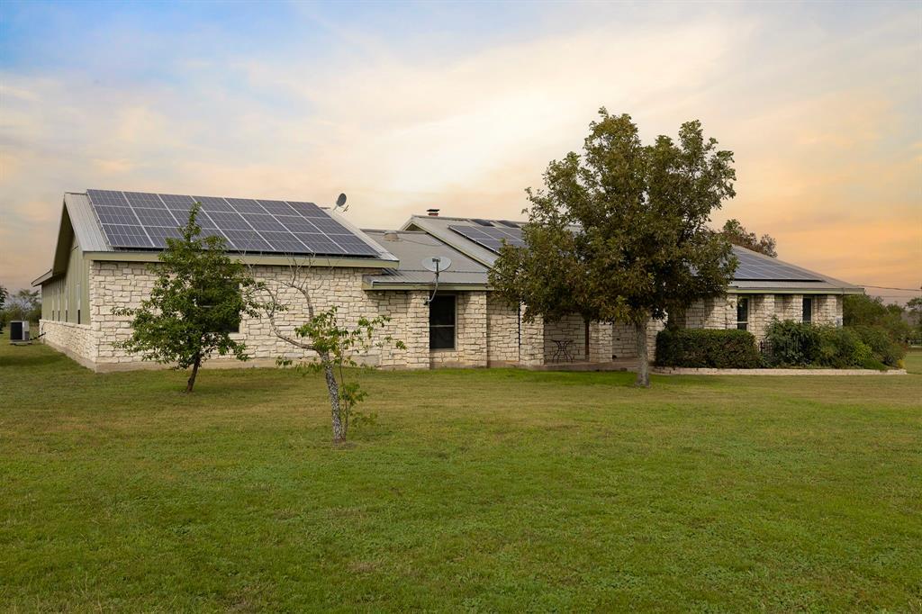 1957 County Road 107, Hutto, TX 78634