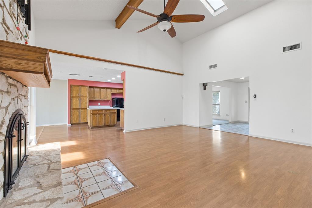 1957 County Road 107, Hutto, TX 78634