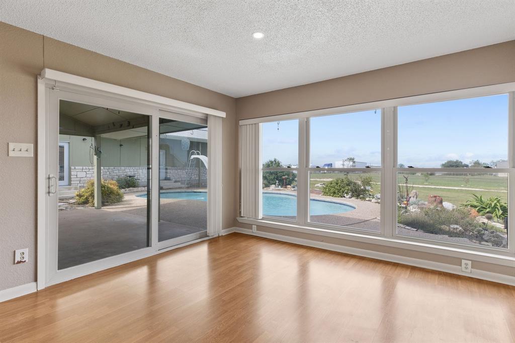 1957 County Road 107, Hutto, TX 78634