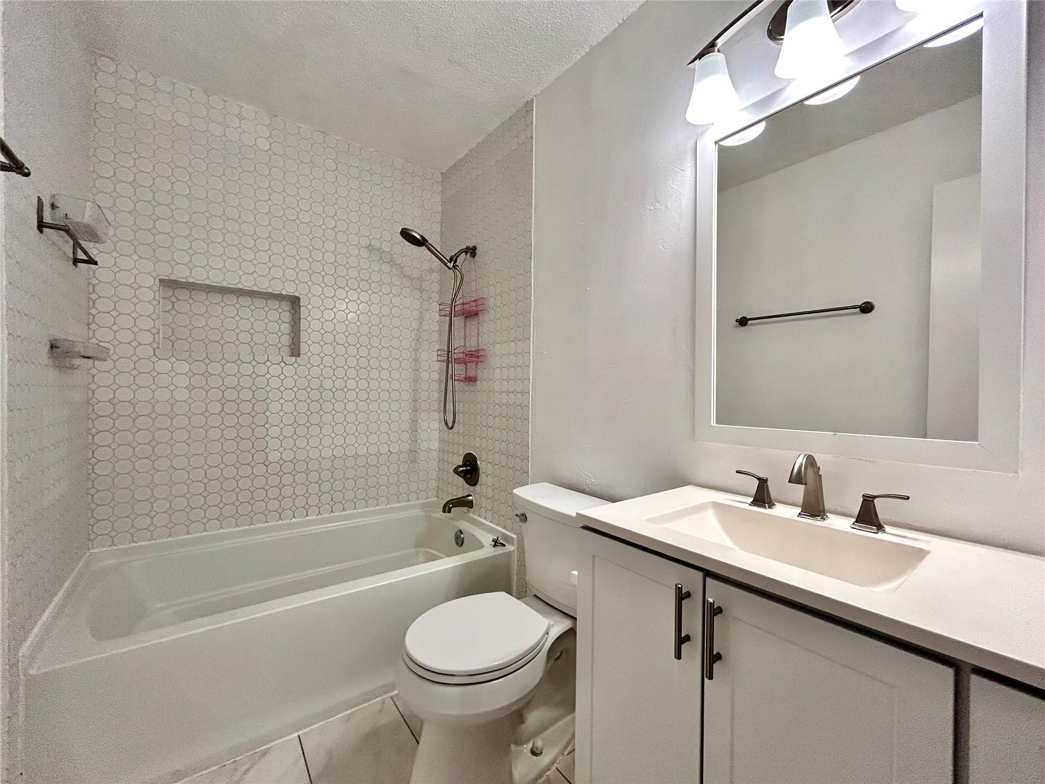 1411 Gracy Farms Ln NW # 17, Austin, TX 78758