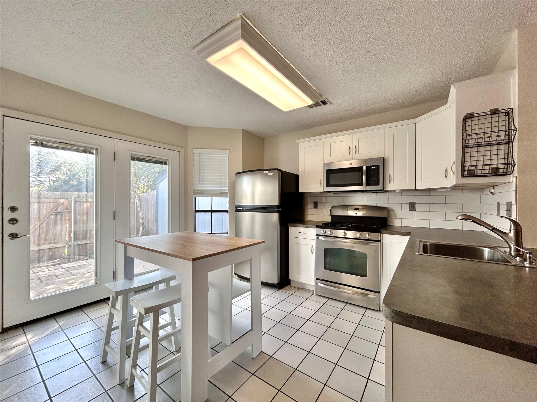 1411 Gracy Farms Ln NW # 17, Austin, TX 78758