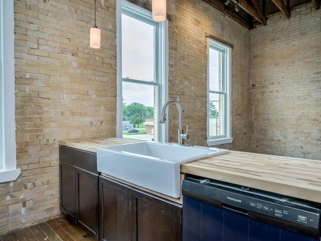 110 S Main St # 206, Elgin, TX 78621