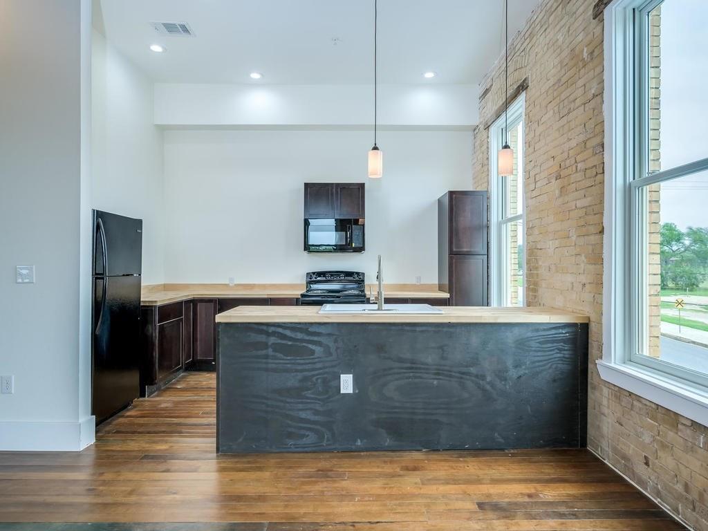 110 S Main St # 206, Elgin, TX 78621