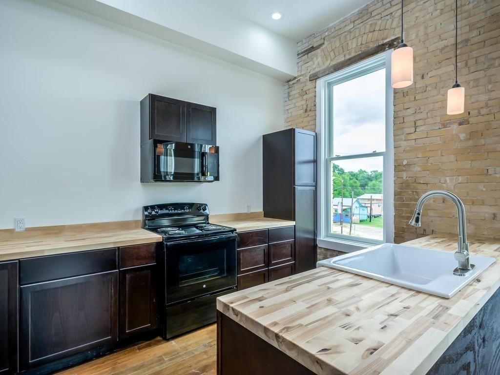 110 S Main St # 206, Elgin, TX 78621