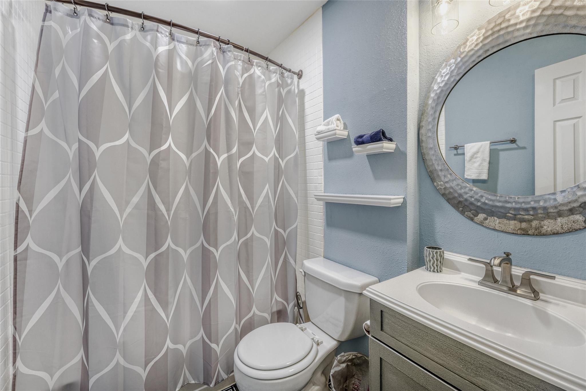 2000 Lightsey Rd # 3, Austin, TX 78704