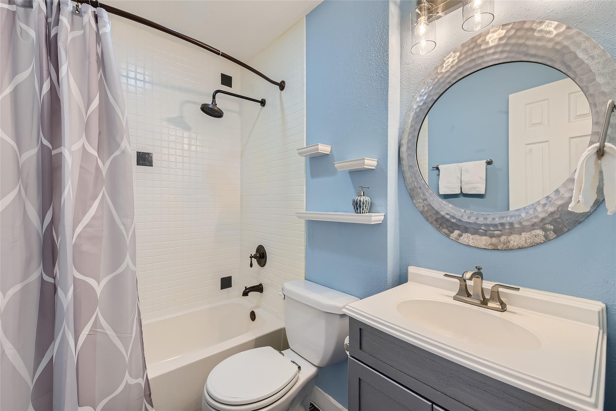 2000 Lightsey Rd # 3, Austin, TX 78704