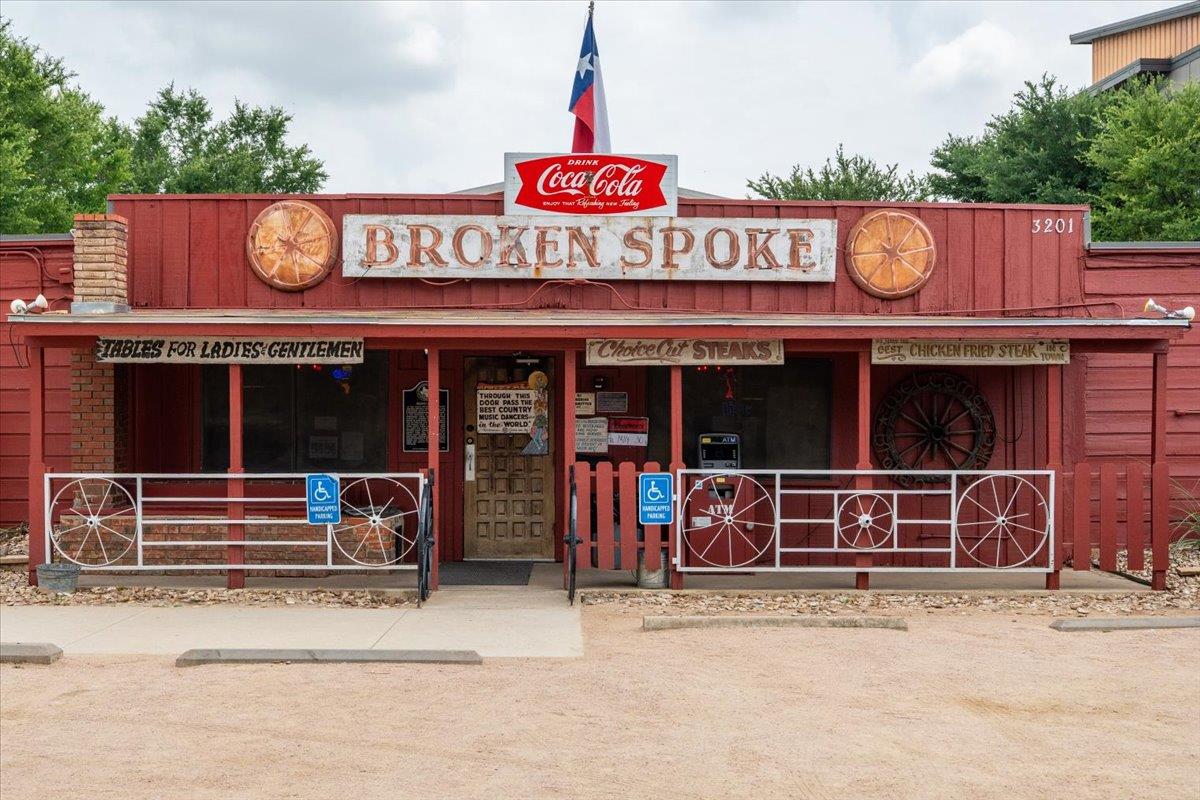 2000 Lightsey Rd # 3, Austin, TX 78704