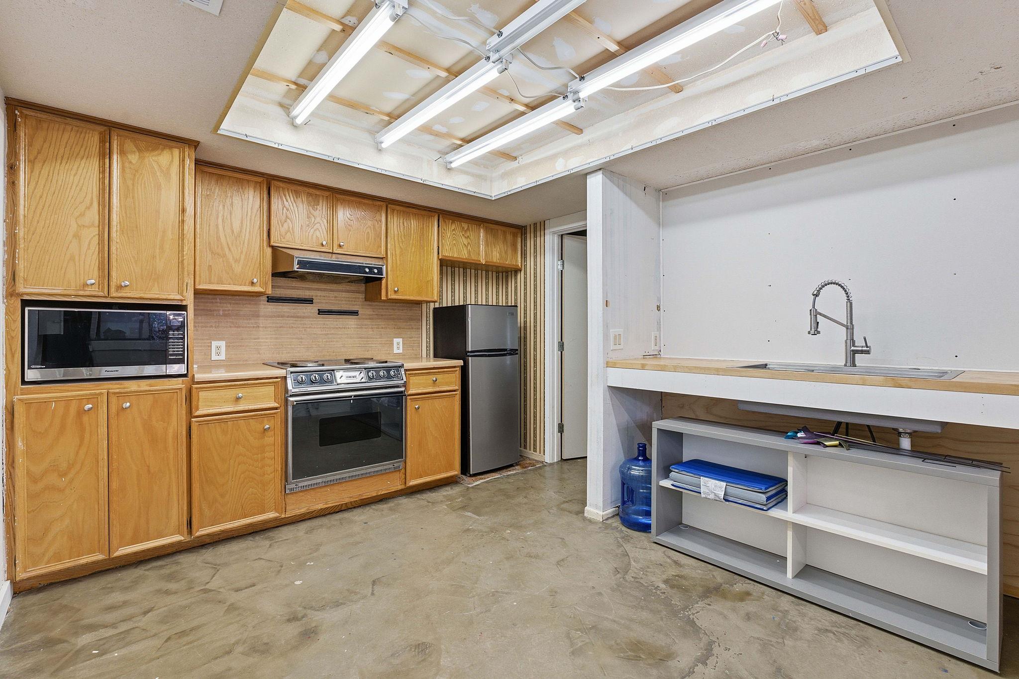 13617 Fitzhugh Rd, Austin, TX 78736