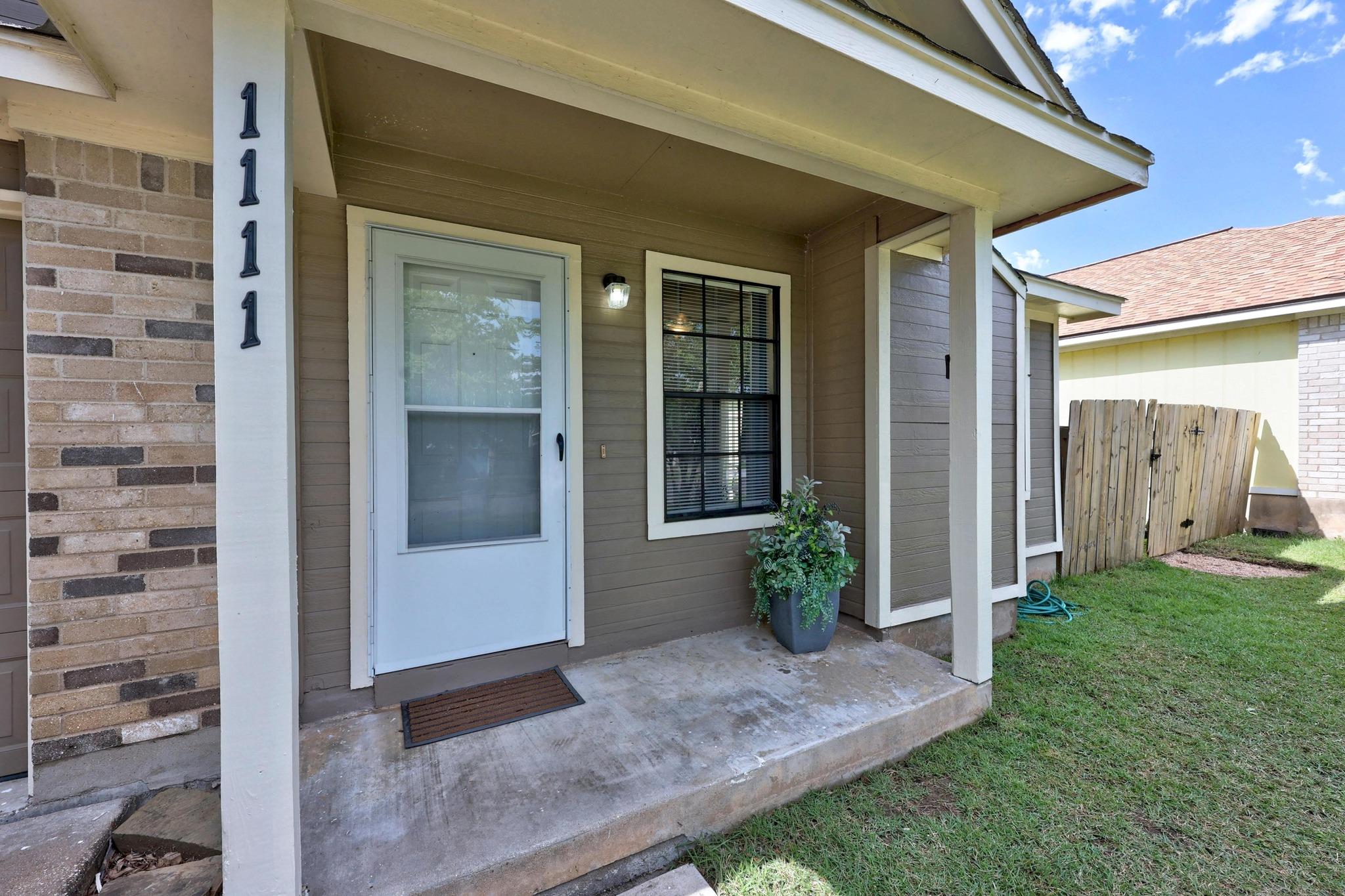 1111 Fairlawn Cv, Round Rock, TX 78664