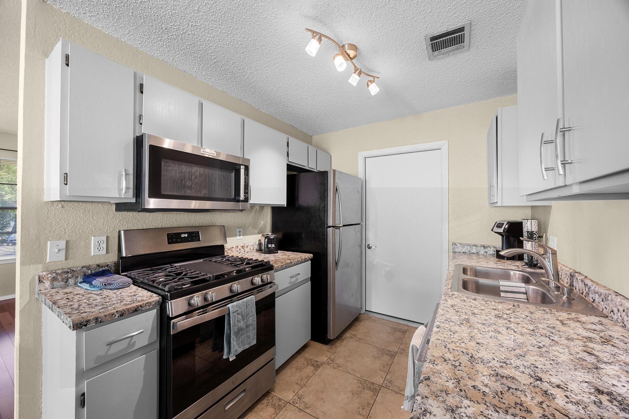 1111 Fairlawn Cv, Round Rock, TX 78664