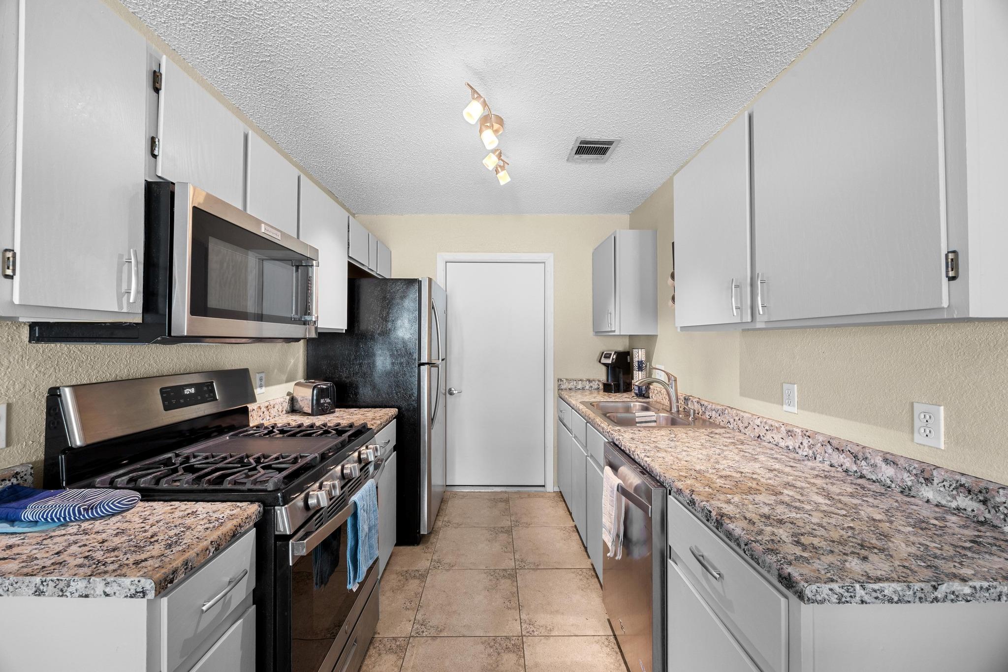 1111 Fairlawn Cv, Round Rock, TX 78664