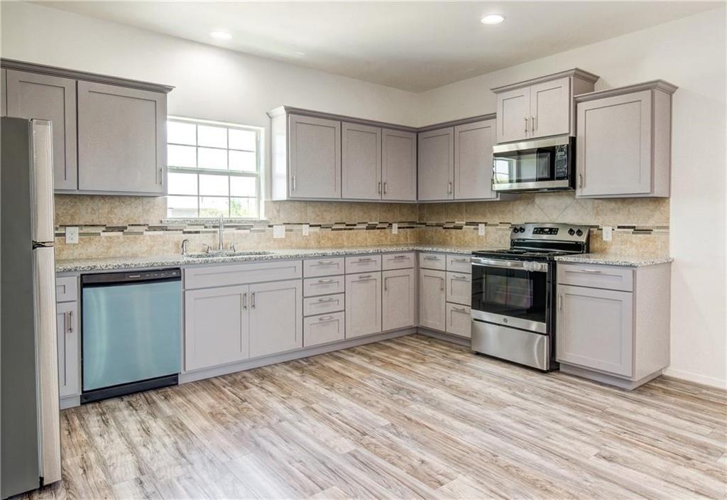 141 Everest Cv, Dale, TX 78616