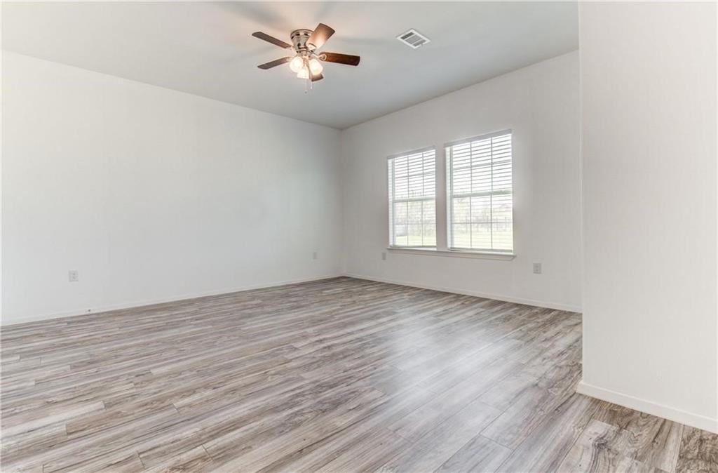 141 Everest Cv, Dale, TX 78616