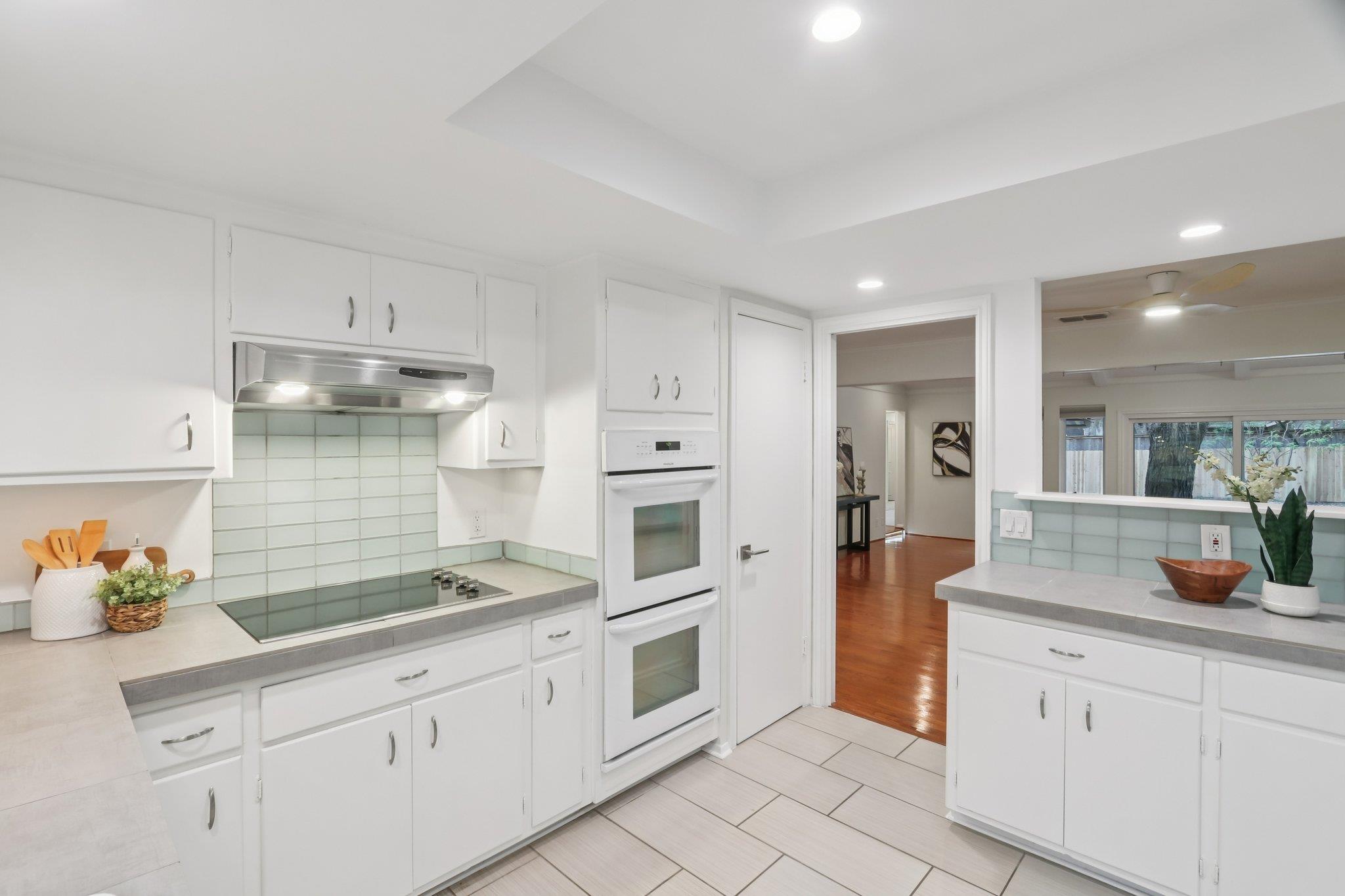 2505 Comburg Castle Way, Austin, TX 78748