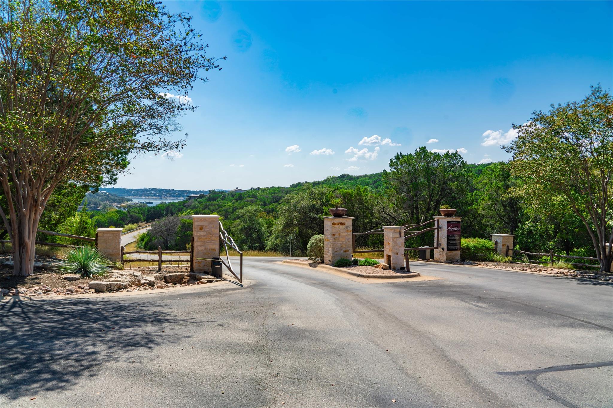 720 S Angel Light Dr, Spicewood, TX 78669