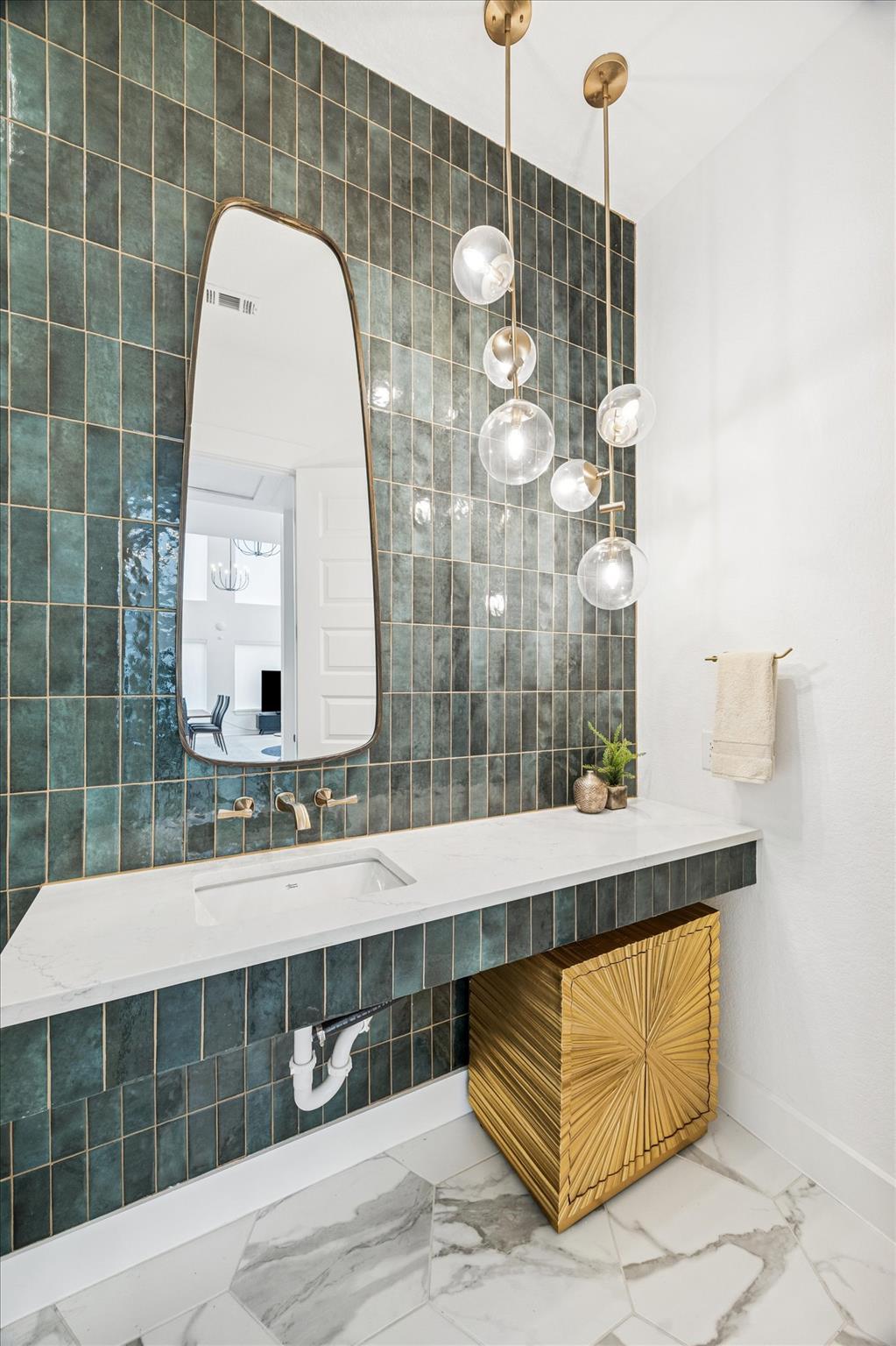 11123 Lakeside Dr, Jonestown, TX 78645