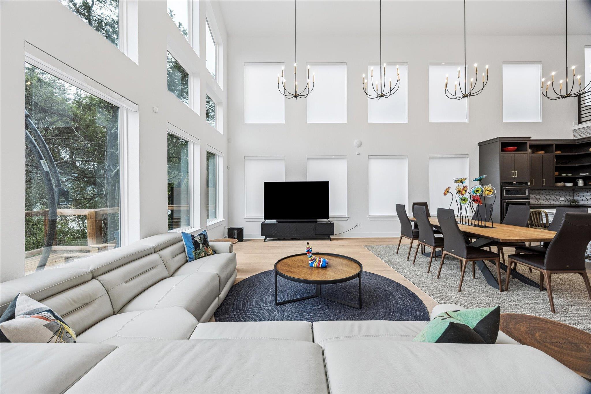 11123 Lakeside Dr, Jonestown, TX 78645