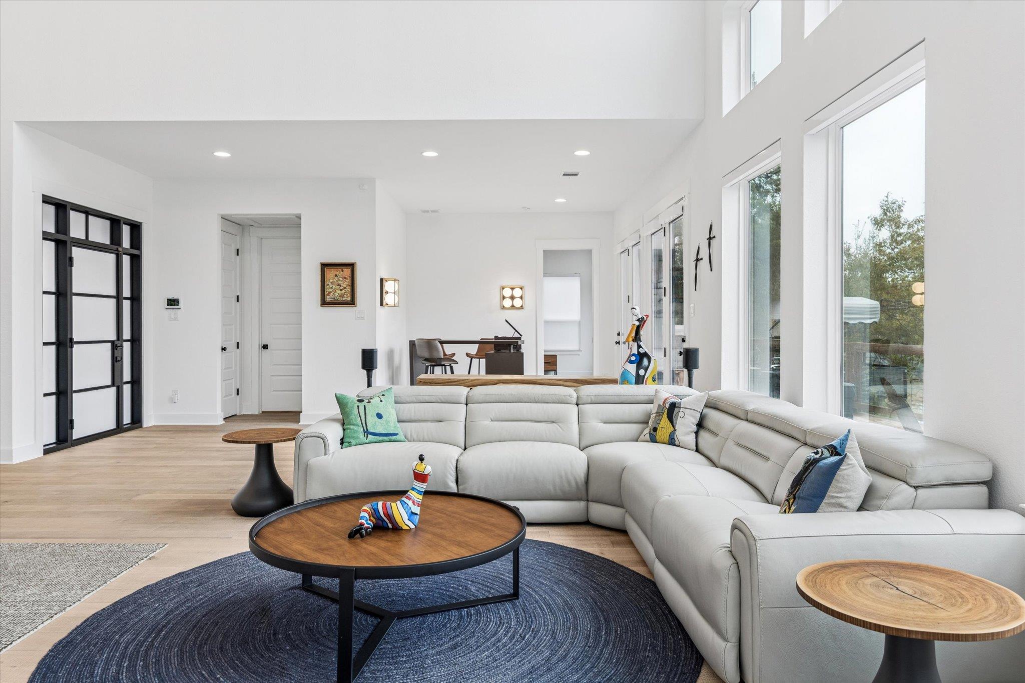 11123 Lakeside Dr, Jonestown, TX 78645