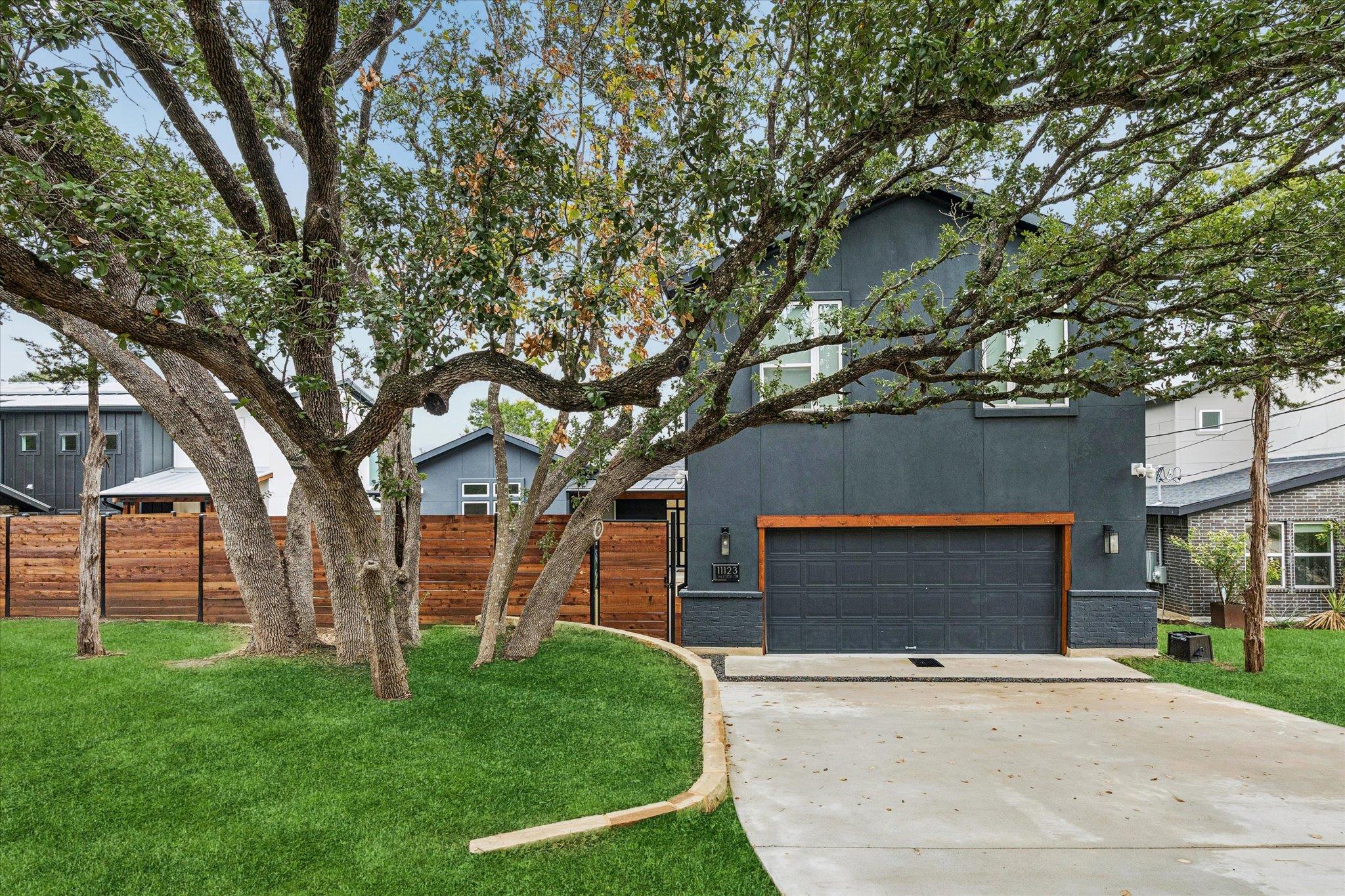 11123 Lakeside Dr, Jonestown, TX 78645