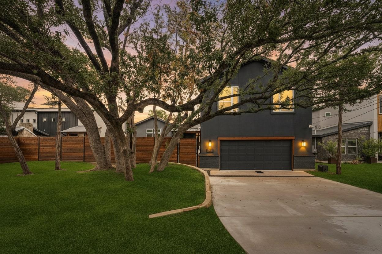 11123 Lakeside Dr, Jonestown, TX 78645