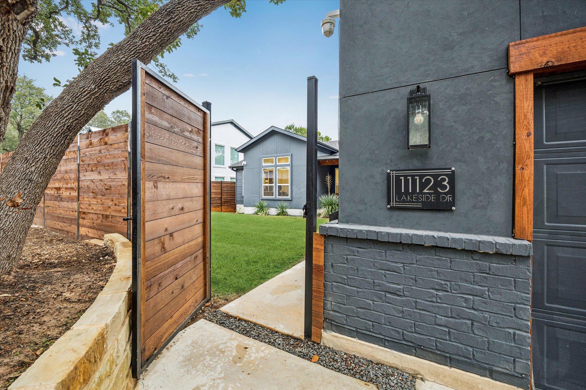 11123 Lakeside Dr, Jonestown, TX 78645