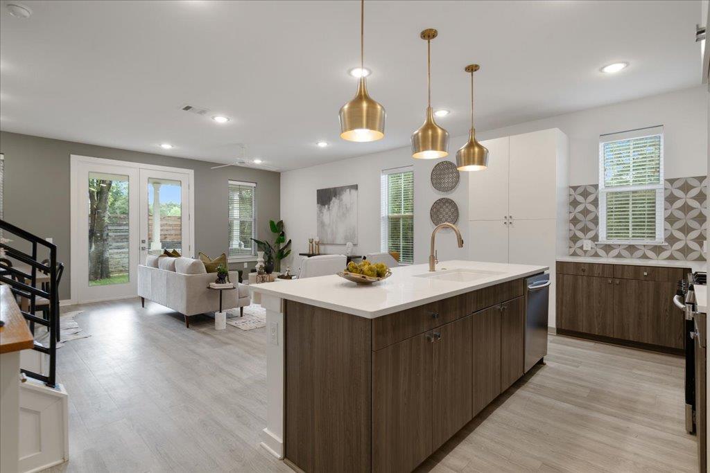 2624 Metcalfe Rd # 10, Austin, TX 78741