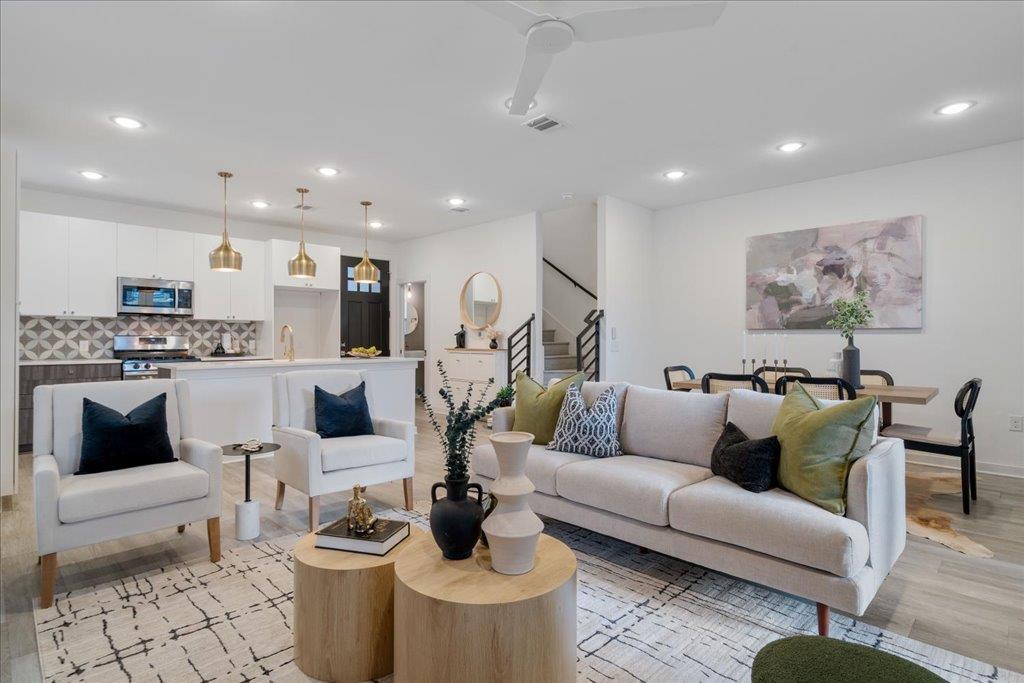 2624 Metcalfe Rd # 10, Austin, TX 78741