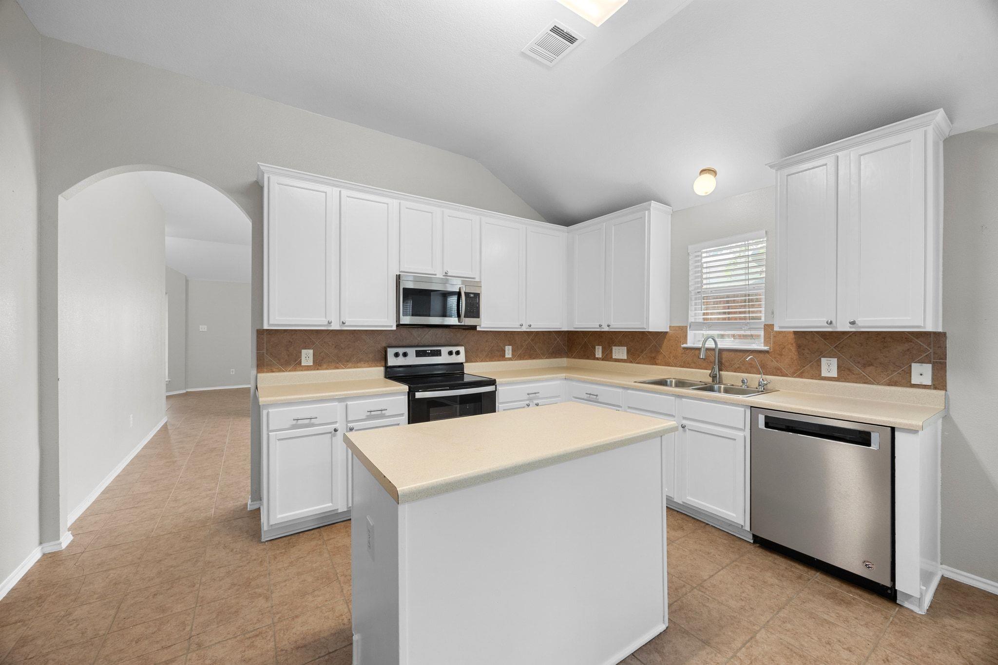 119 Aguilar Dr, Hutto, TX 78634