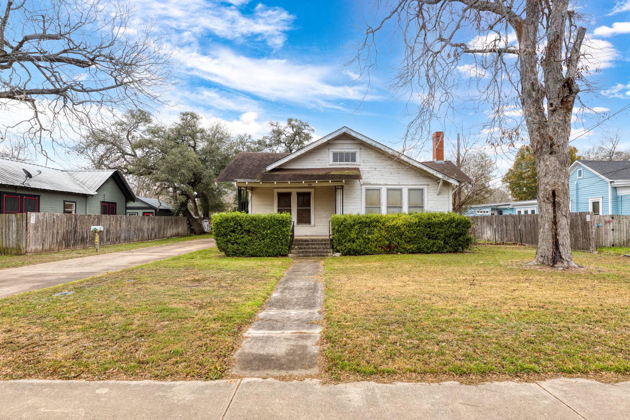518 W Prairie Lea St, Lockhart, TX 78644