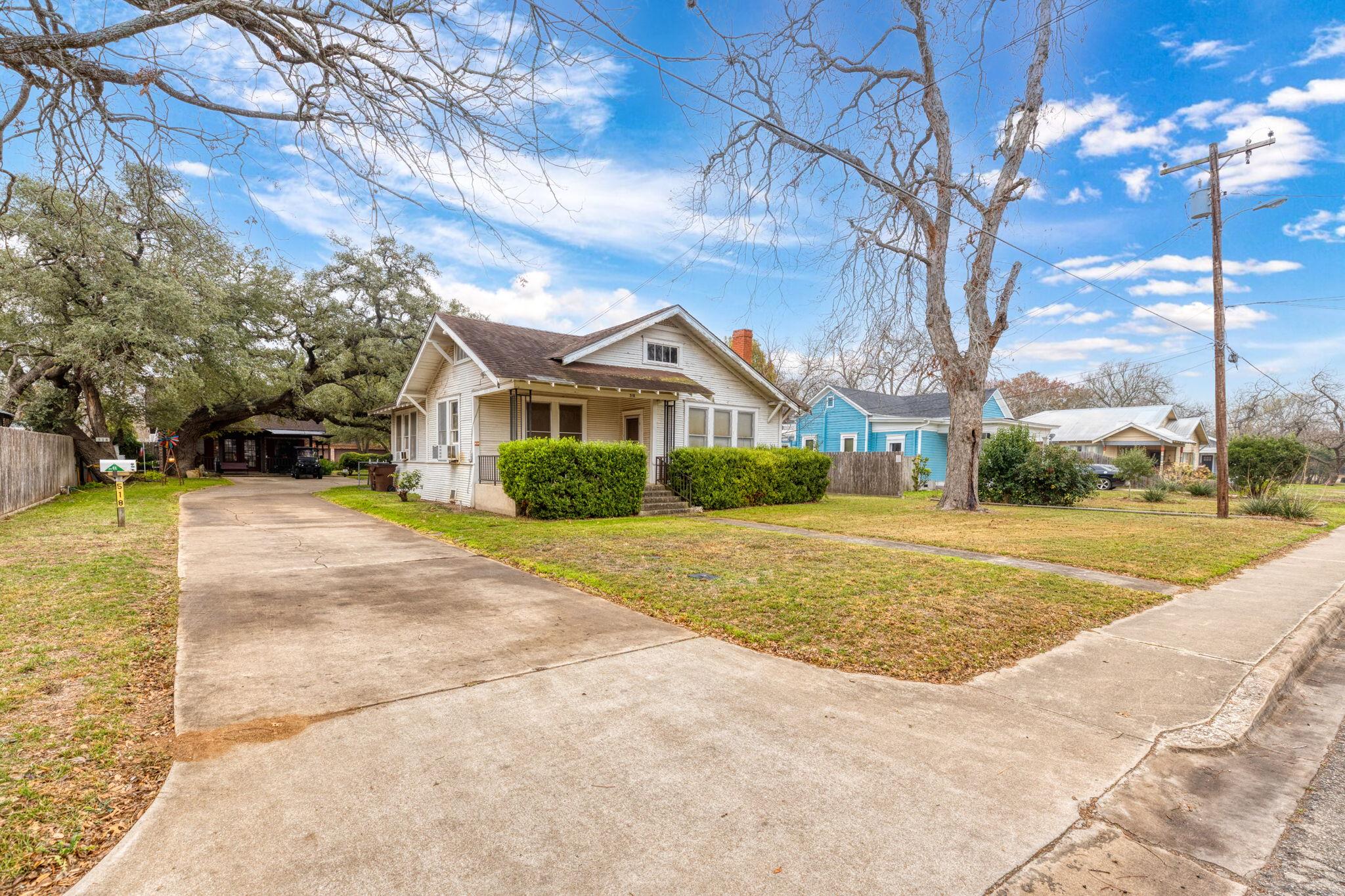 518 W Prairie Lea St, Lockhart, TX 78644