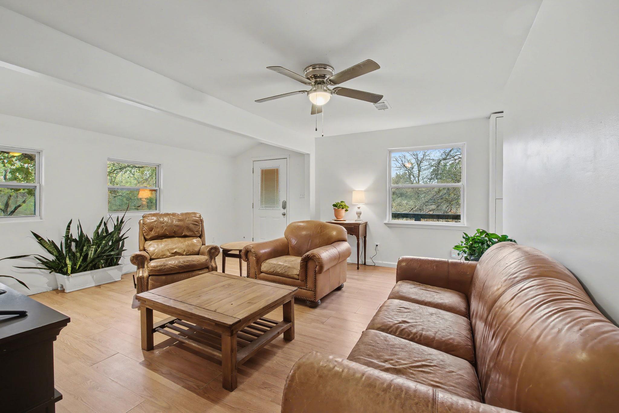 902 Prairie Creek Rd, Granite Shoals, TX 78654