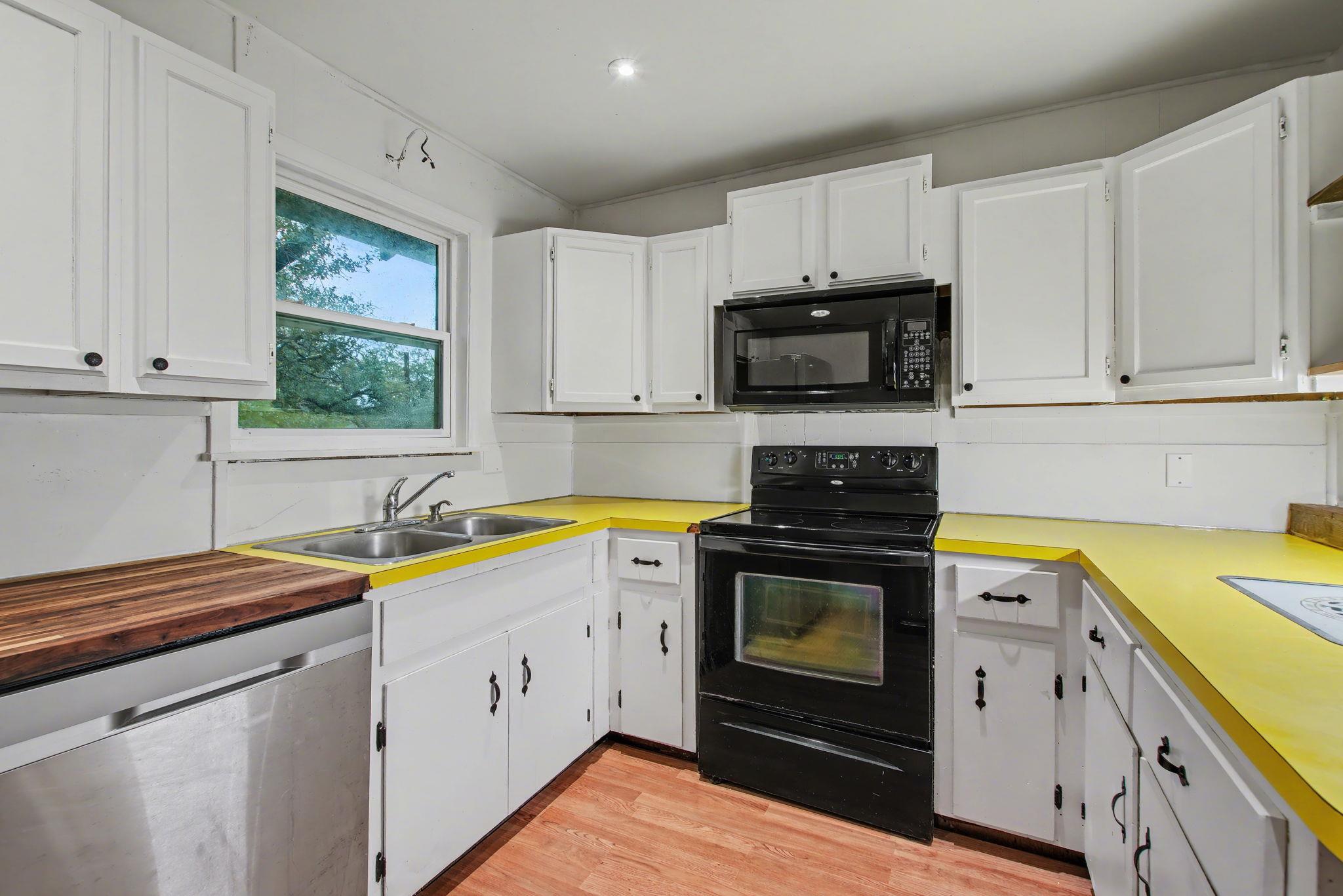 902 Prairie Creek Rd, Granite Shoals, TX 78654