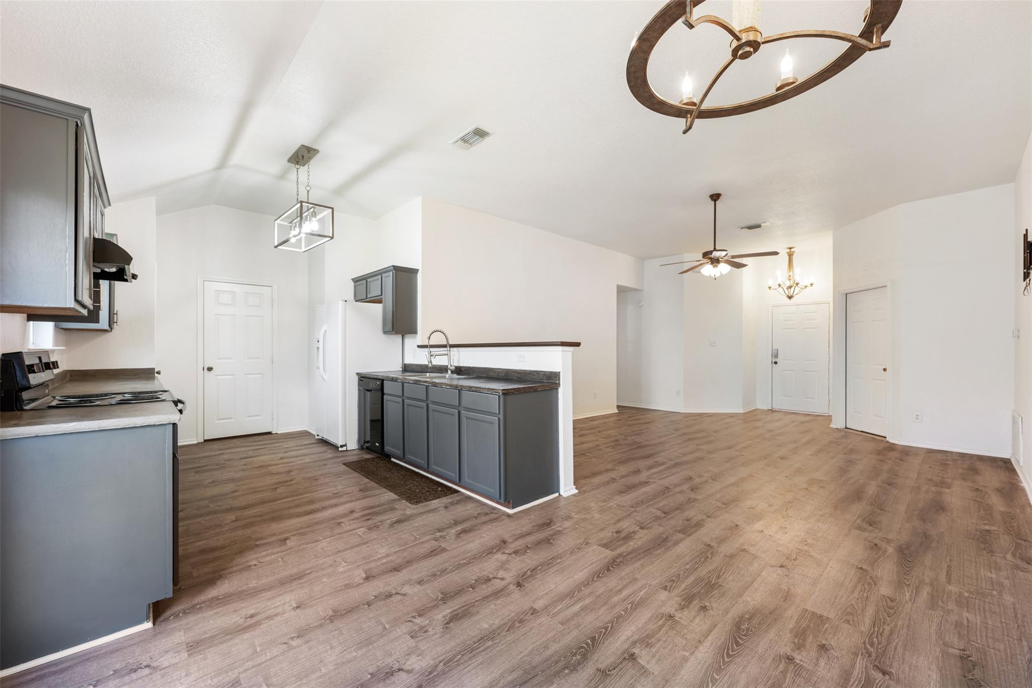 109 Calcite Ln, Jarrell, TX 76537